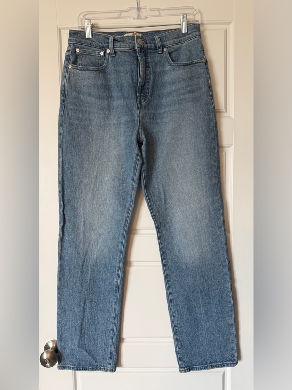 Madewell 90s Straight-Leg Jeans in Faded Blue Denim